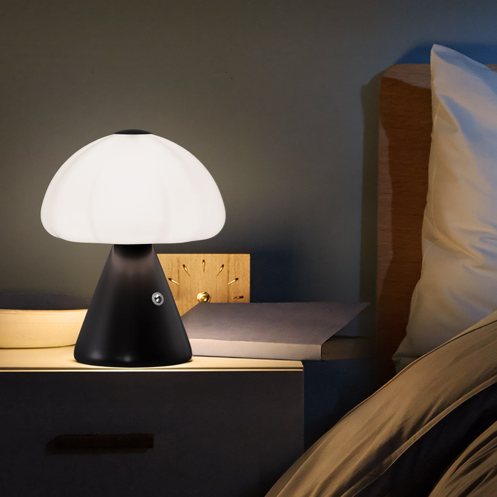 Mushroom Touch Table Lamp (Rechargeable) 1